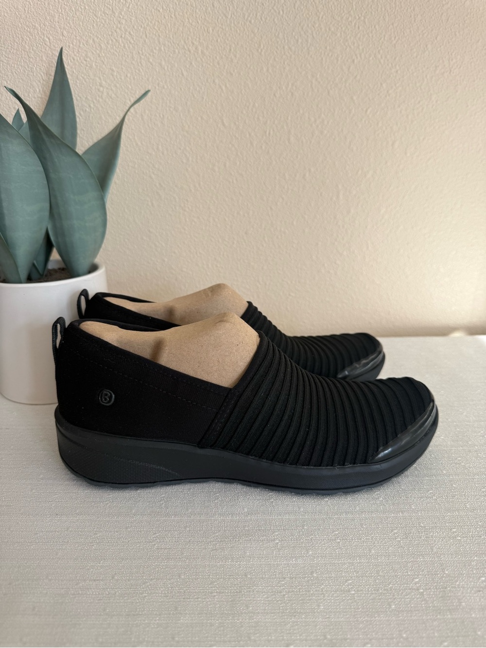 Bree’s Glee Black Slip-On Ribbed Knit Shoe for Women - Picture 3 of 13